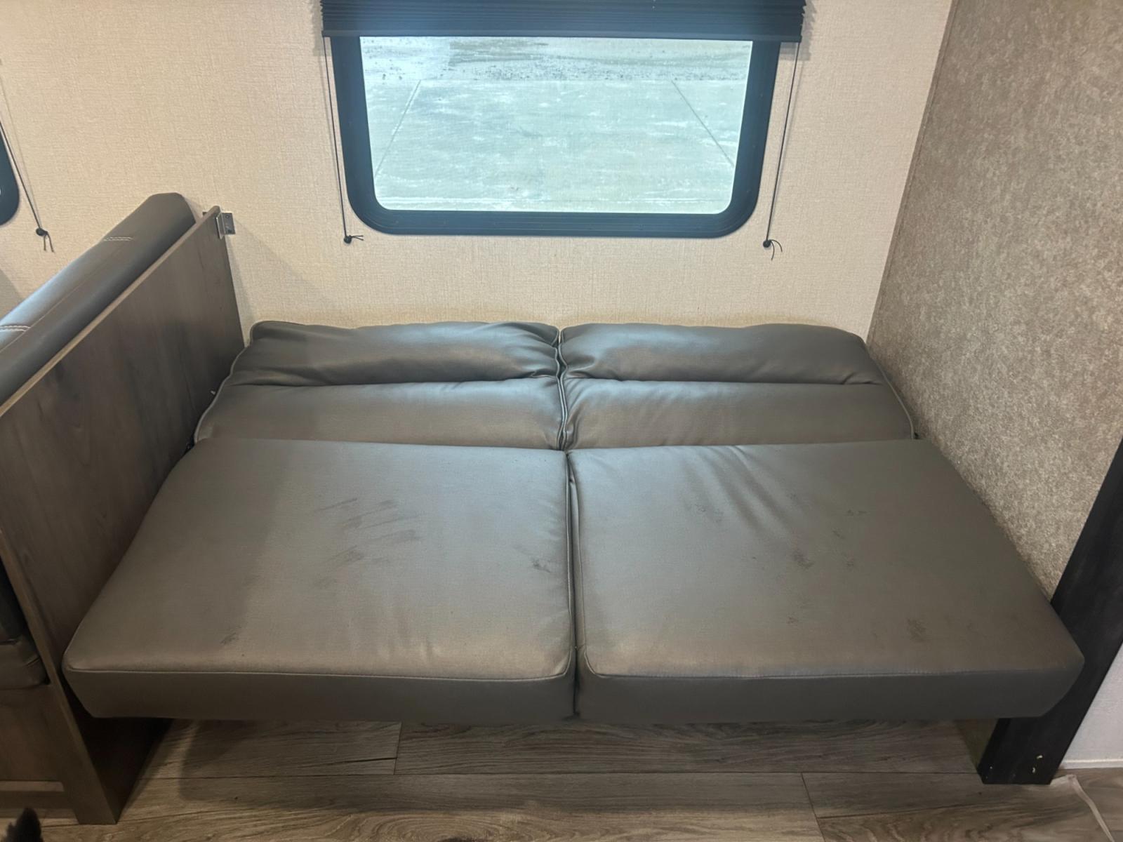 2021 White /TAN Highland Ridge RV, Inc OPEN RANGE 26BHS (58TBH0BP7M1) , located at 17760 Hwy 62, Morris, OK, 74445, 35.609104, -95.877060 - 2021 HIGHLAND RIDGE OPEN RANGE IS PERFECT FOR A SMALL FAMILY OR A LARGE. THIS CAMPER IS 30.5FT LONG AND WILL SLEEP 10 PEOPLE. FEATURES A 16FT POWER AWNING, OUTSIDE STORAGE, DOUBLE AXEL, SINGLE SLIDE OUT, POWER HITCH, AND MANUAL JACKS. IN THE FRONT OF THIS CAMPER IS A QUEEN SIZED BED WITH OVERHEAD ST - Photo #17